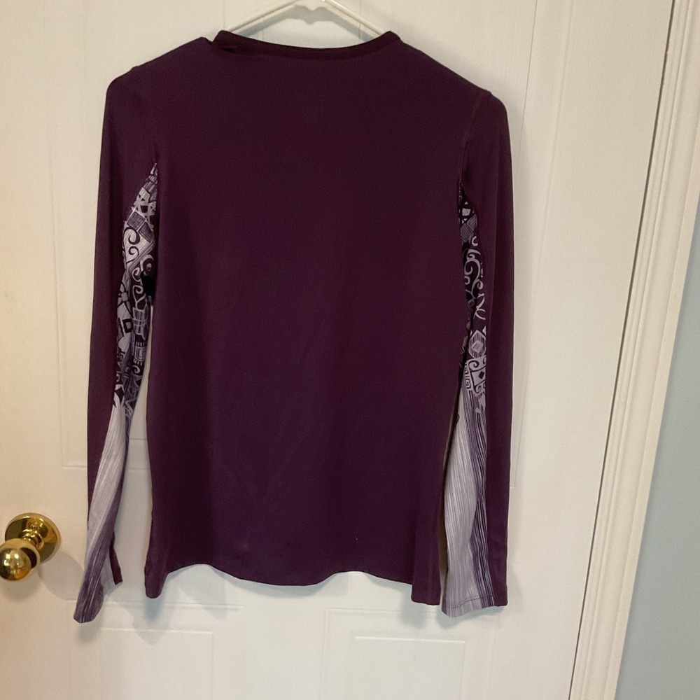 Under Armour Top Womens (Made Small) Purple Excellent Graphic Athletic Shirt - Picture 2 of 5